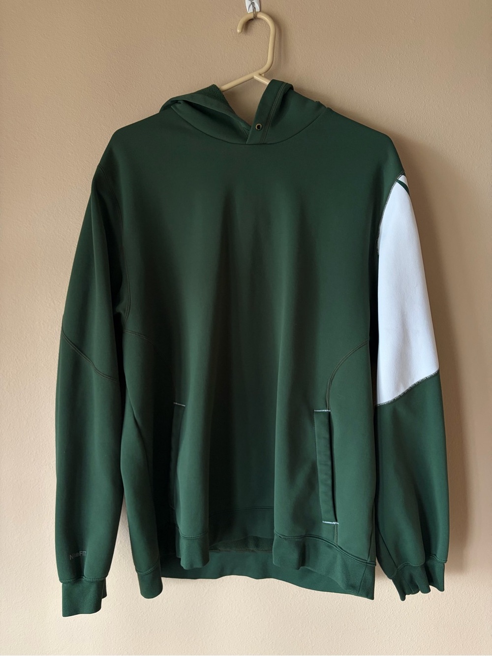 Nike Fit Therma Green Hooded Sweatshirt with White Sleeve Accent